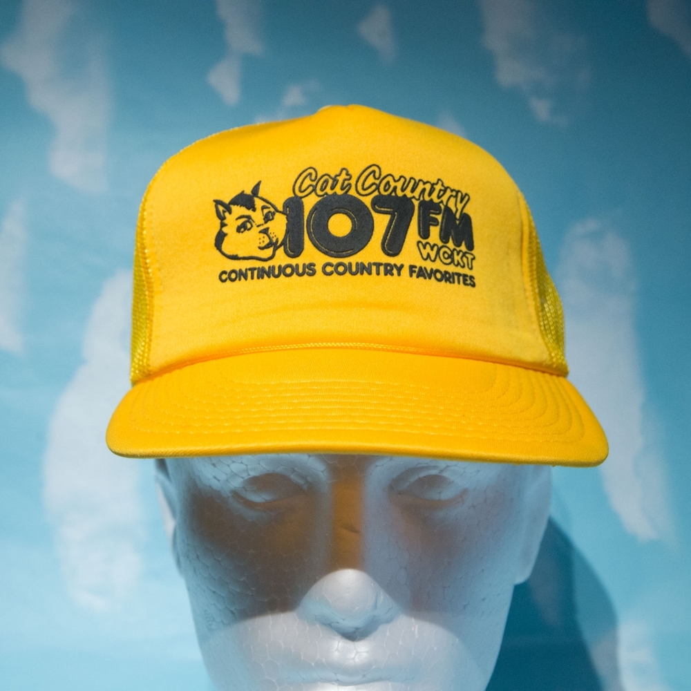 ⭐️2/$10 Vintage Cat County Puff Print Trucker Hat
